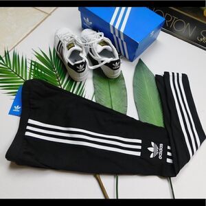 Adidas NWT TREFOIL Black/ White Leggings Size XS